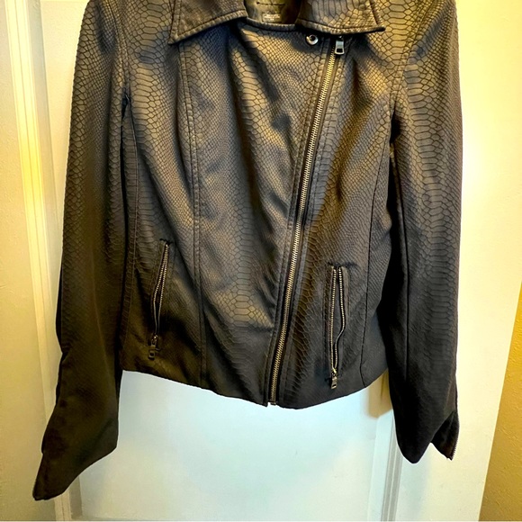 A/X suede Jacket slightly worn - Picture 2 of 8